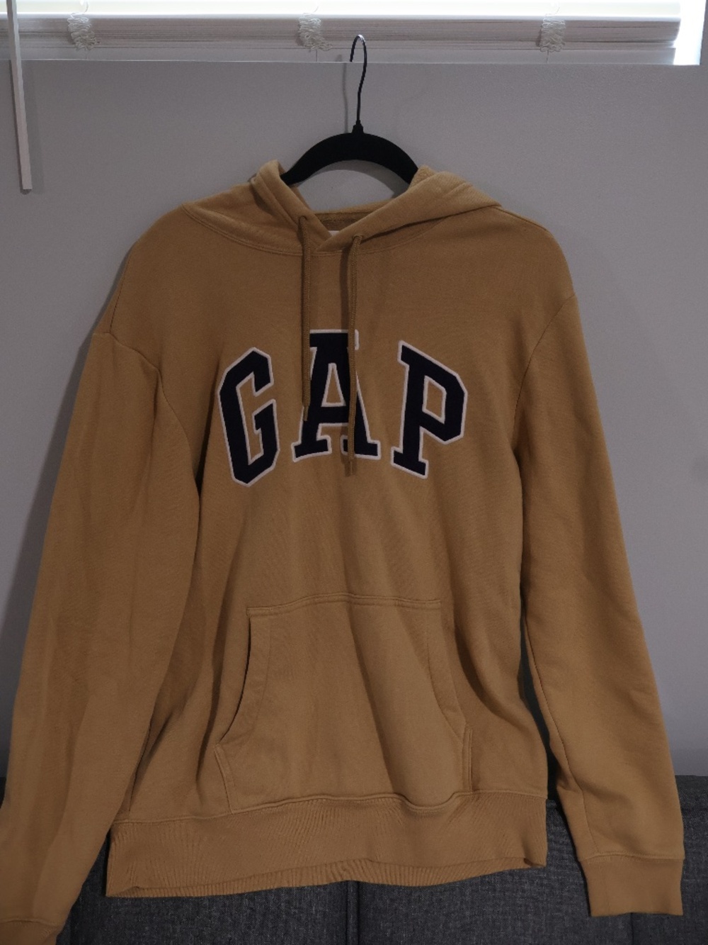 Men's Medium Tan GAP Logo Hoodie Beige Pullover Fleece Sweatshirt